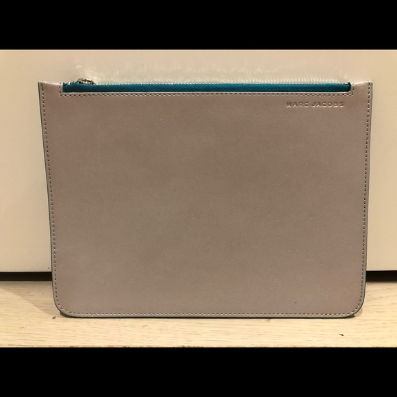 Marc Jacobs Silver Zip Pouch *NEW, NEVER USED* - Picture 1 of 3